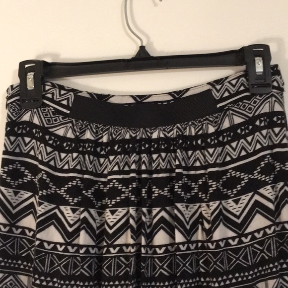 🖤🤍Forever 21 Maxi Skirt (M) Double Front Slits - Picture 7 of 13